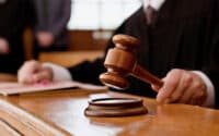 Порушення правил карантину на Полтавщині: апеляційний суд скасував штраф, призначений за продаж кави та цигарок