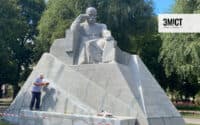 Затинькують тріщини та перефарбують – у Полтаві ремонтують пам’ятник Шевченку