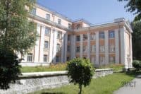 Учителі не зобов’язані бути в школі і зарплата зберігається повністю – головний освітянин Полтави про карантин