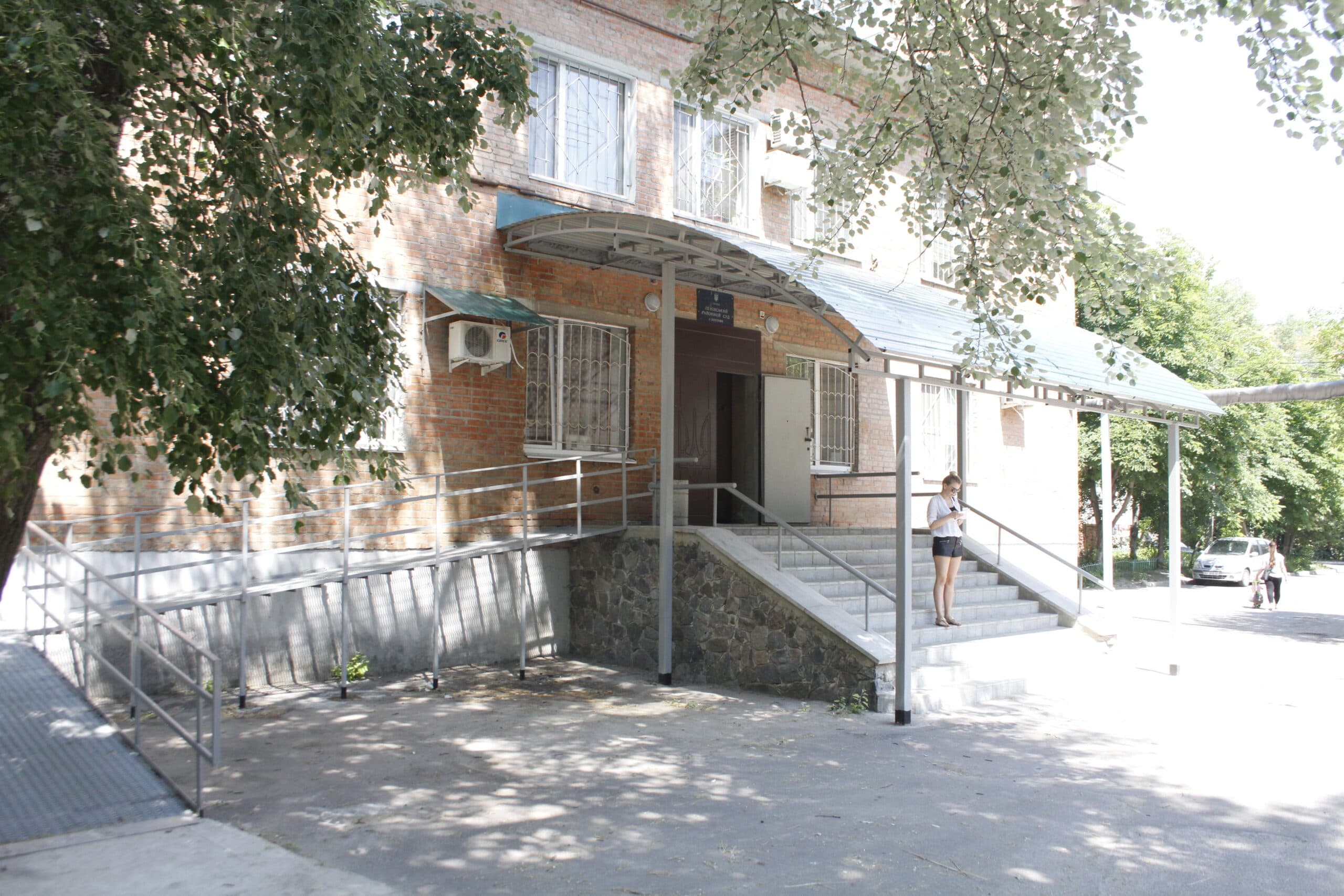 Суд взяв під варту підозрюваного в підпалі автівок на Леваді