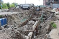 Наступного тижня планують відновити рух автівок на вул. Бідного – комунальники закінчують ремонтувати колектор