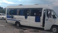 На трасі Київ-Харків невідомі розстріляли автобус руху «Патріоти – За Життя», який їхав з Полтави