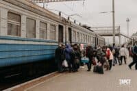 Напівпорожні вагони та пасажири в масках: у Полтаві приміські потяги відновили роботу (ФОТОРЕПОРТАЖ)