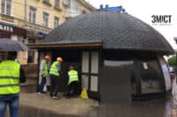 У Полтаві поблизу ЦУМу демонтують незаконний МАФ колишньої піцерії PizzaCat