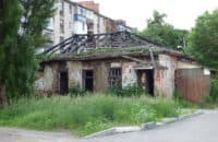Комунальники приберуть аварійний будинок на Павленках – рішення ТЕБ та НС