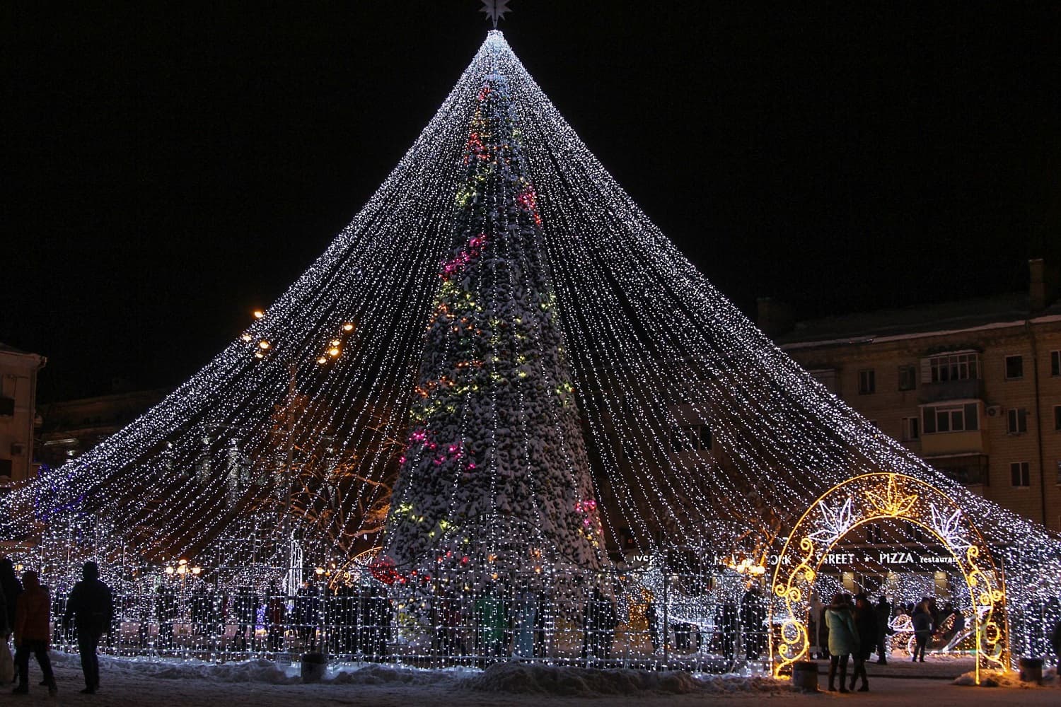Ялинка на Театральній площі