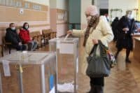 «Людей значно менше приходить»: ситуація на виборчих дільницях у Полтаві