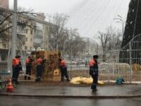 На Театральній площі встановлюють фотозону з дерев’яних фігур