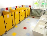 Які школи Полтавської громади потребують встановлення кабінок чи дверей у вбиральнях – звіт Департаменту освіти