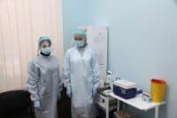 На Полтавщині вакциною Pfizer розпочали щеплювати колективи працівників