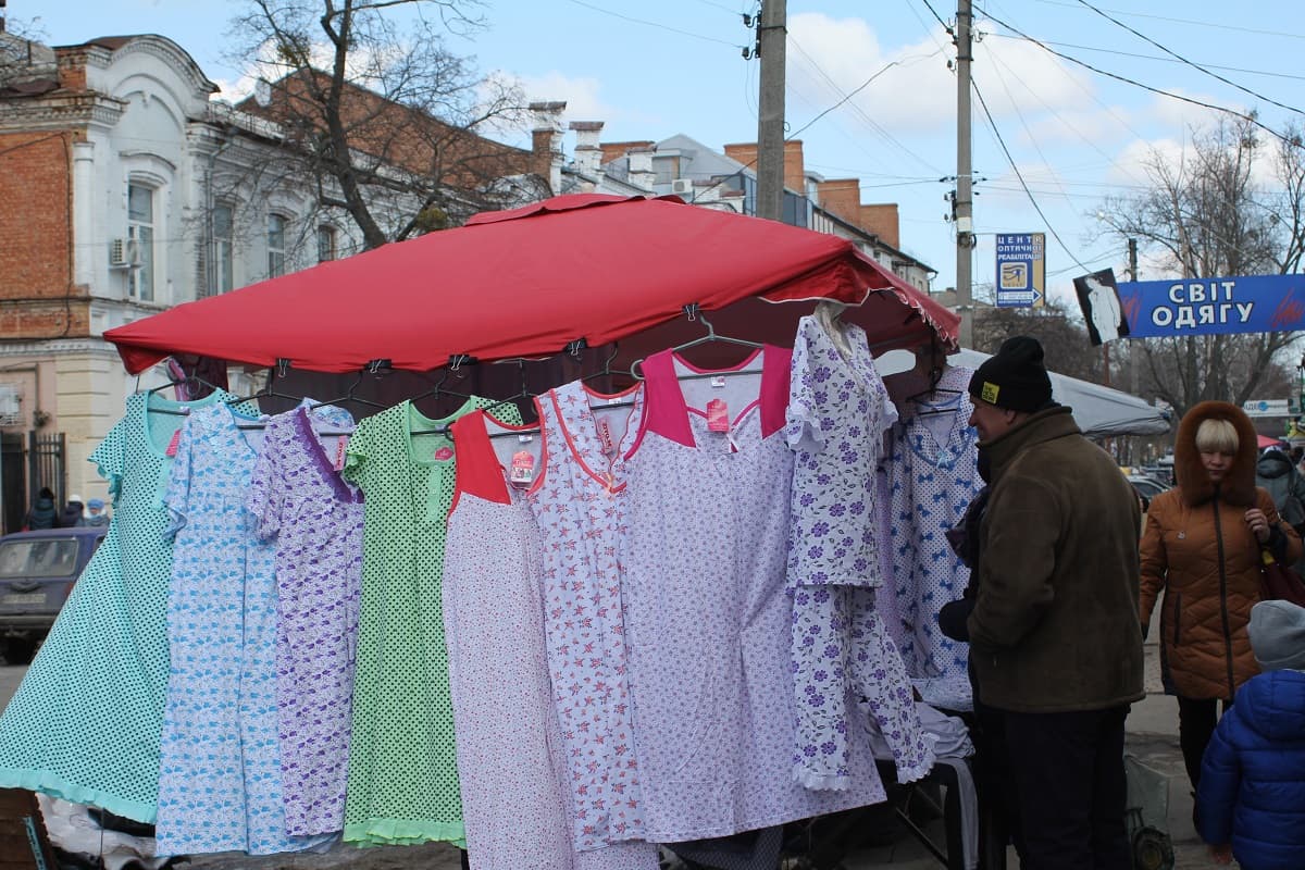 Нелегальні ярмарки біля Центрального ринку в Полтаві