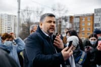 Андрій Карпов прокоментував зникнення прапорів із Монументу Слави