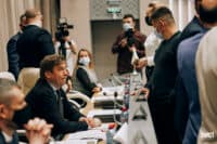 Блокування трибуни й сварки: сесія Полтавської обласної ради на фото