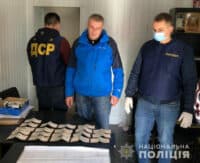 У Полтаві суд відсторонив від роботи директора хлібокомбінату, якого затримали на хабарі