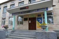 Приміщення ліцею на Полтавщині орендували під аптеку – за законом цього робити не можна