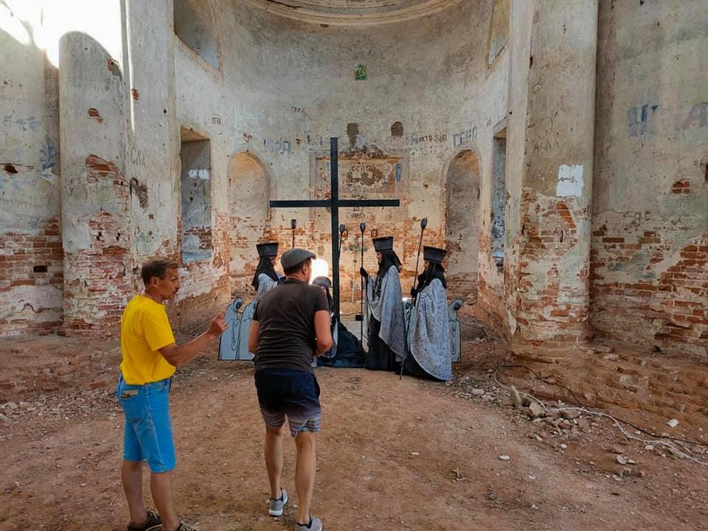 Театр ляльок у Полтаві готується до нової вистави й відзняв відео у занедбаній пам’ятці