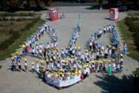 Десятий рік поспіль у Полтаві на День Незалежності утворять «Живий тризуб»