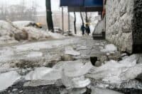 Підготовка до зими: у Полтаві замовляють очищення дахів від бурульок та снігу