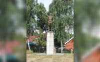 Вночі на Полтавщині знесли 2 пам’ятника радянським діячам