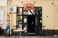 Ковід-сертифікати хочуть зробити обов’язковими для роботи закладів у «жовтій» зоні: як це вплине на Полтавщину