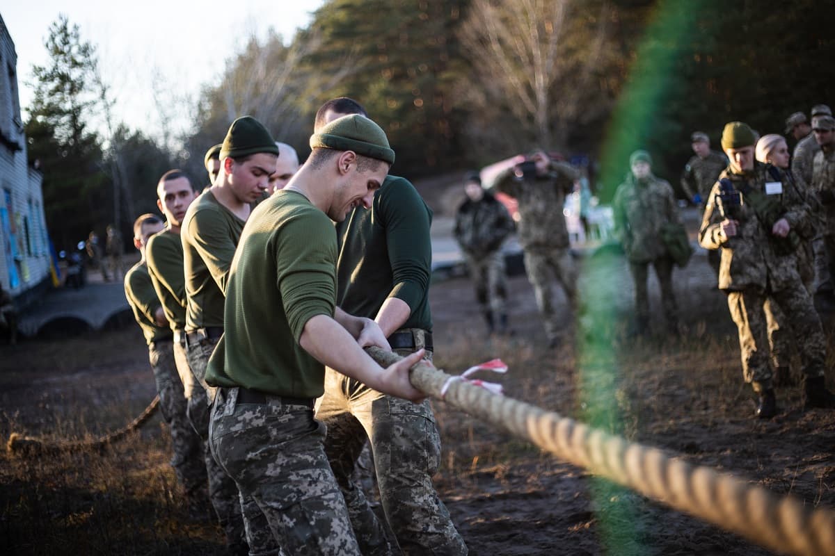 Стрільби, козацький квест та військова підготовка. Під Полтавою відбулися змагання для патріотичної молоді (ФОТОРЕПОРТАЖ)