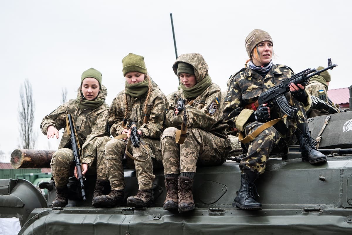 Навчатися, щоб захищати своє. Як під Полтавою зберегли «Жіночий батальйон» і відроджують військово-патріотичне виховання