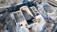 На Будинок Дворянського зібрання встановили конструкції для майбутнього даху (ФОТО)