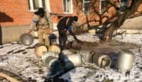 На Полтавщині знищили понад півтори тисячі літрів самогону та апарати для його виготовлення