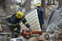 У Кременчуці розбирають завали після ракетних ударів ворога – влада повідомляє про значні руйнування