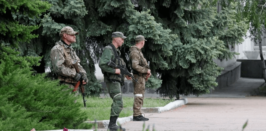Бойовики «ДНР» в окупованому Світлодарську, 25 травня 2022 року