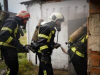 Рятувальники Полтавщини допомагають ліквідовувати наслідки ворожих обстрілів територій України