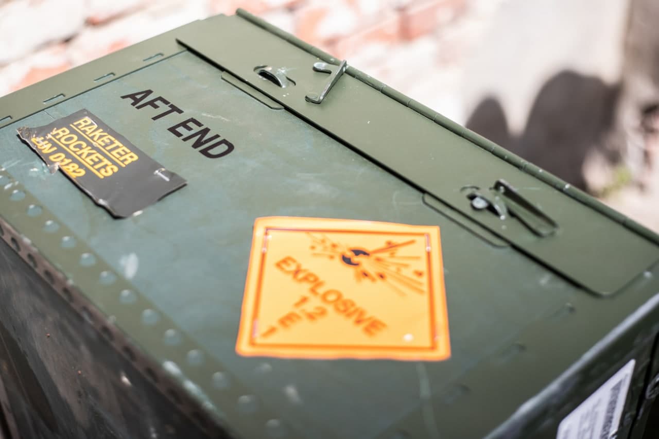 Волонтери розігрують ящик з-під двох ракет NLAW для допомоги полтавським військовим (ФОТО)