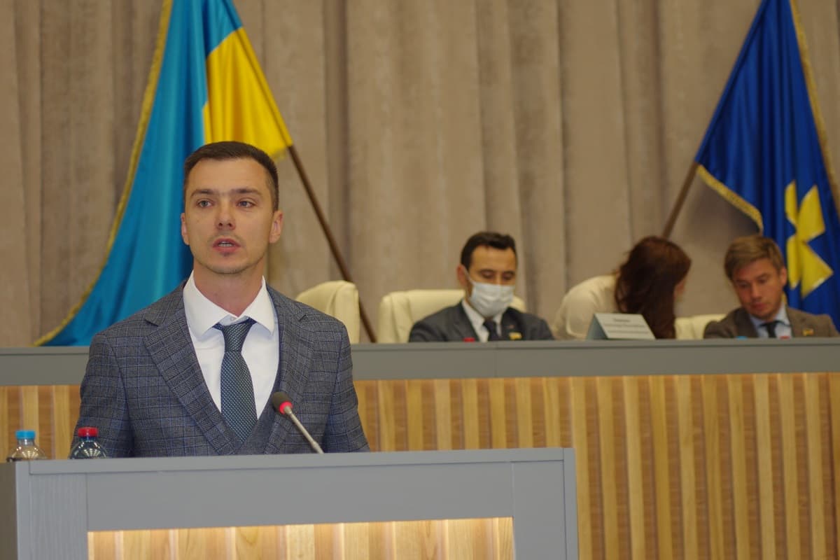 Очільник Полтавської обласної прокуратури Антон Столітній звітує на сесії облради у 2021 році. Ілюстративне фото