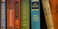 У місті на Полтавщині збирають на макулатуру російські книжки