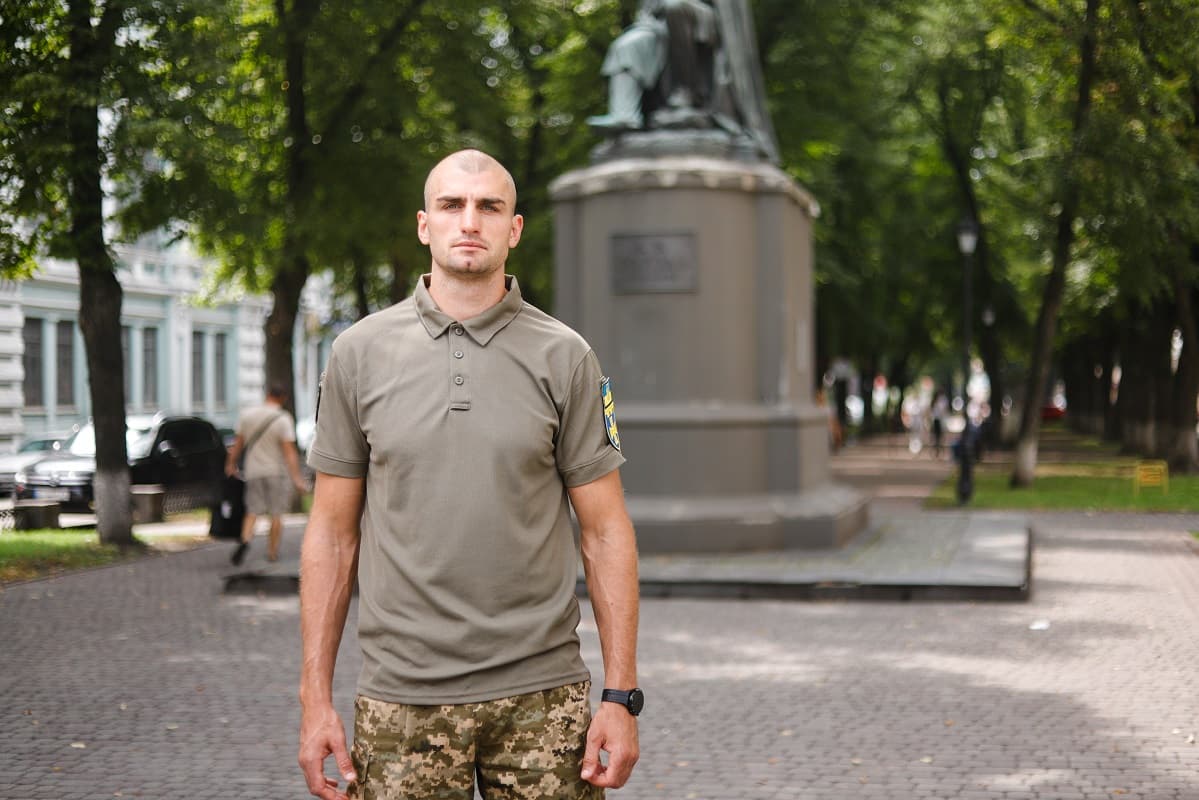 З рингу на війну. Як полтавський боєць з таїландського боксу готується захищати Україну
