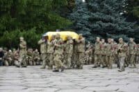 Жителі громади на Полтавщині попрощалися зі старшим лейтенантом Валерієм Хохловим