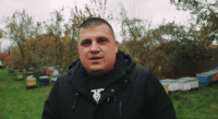 Операція «Бджовелін». Як пасічник з Полтавщини зібрав майже 400 тисяч гривень на автівки для колег на фронті