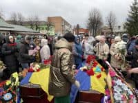 На Полтавщині прощалися з двома побратимами, які загинули внаслідок авіаудару у Бахмуті
