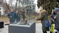 У центрі Полтави встановили скульптуру філософу Григорію Сковороді