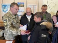 На Полтавщині родичам загиблих військових вручили їхні ордени