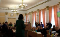 Заяви з головної політичної трибуни Полтави, хто прийшов на сесію: як депутати переконували колег почати голосувати