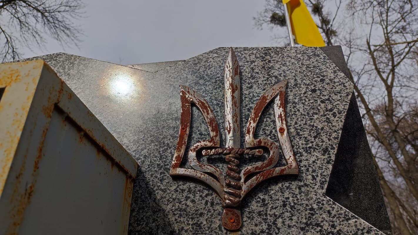 Пам’ятка воїнам АТО у парку
