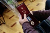 Працівникові Кременчуцької ТЕЦ, яку обстріляли росіяни, вручили орден «За мужність»