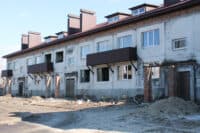 На Полтавщині відновлюють двоповерхівку, де мешкатимуть переселенці