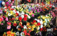 Жителів Полтави просять відмовитися від штучних квітів та не нести їх на кладовища у поминальні дні
