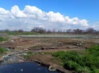 Ставок із нечистот. На Полтавщині чоловік незаконно зливав відходи за селом