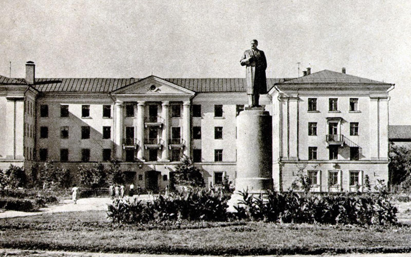 Історія пам’ятника Сталіну в Полтаві, який протримався 5 років