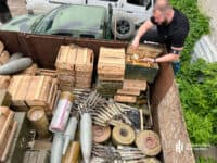 Працівники теруправління ДБР у Полтаві знайшли понад 10 тонн російських боєприпасів на Харківщині