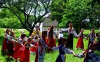 Ставили «Віху» та водили «Тополю»: як на Полтавщині відзначали Зелені святки