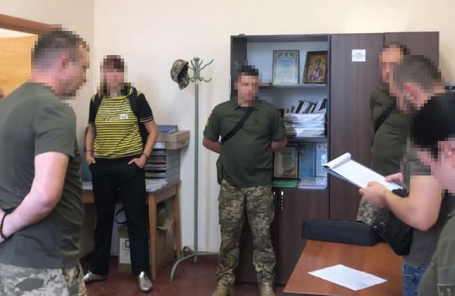Обшуки у військкоматах